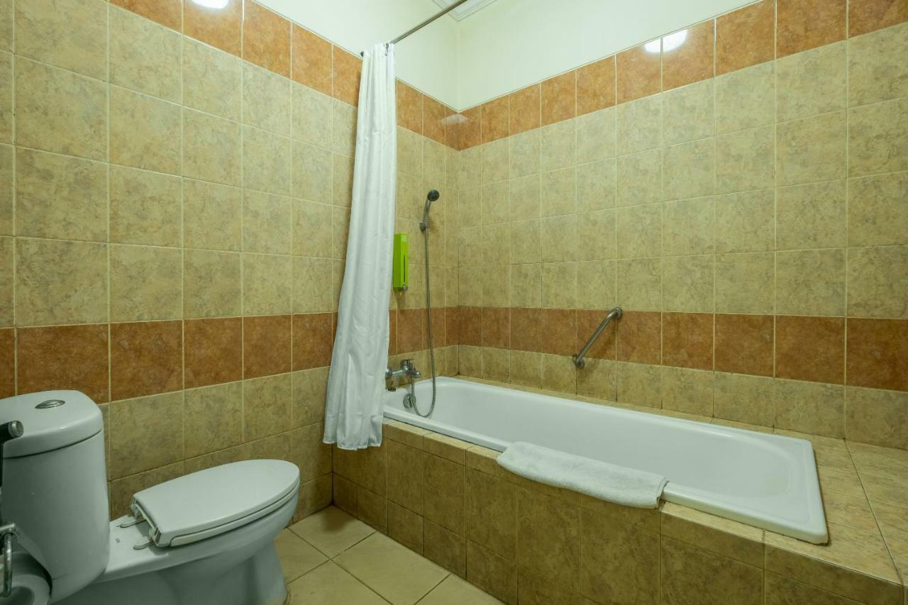 Hotel Capital O 1010 Isola